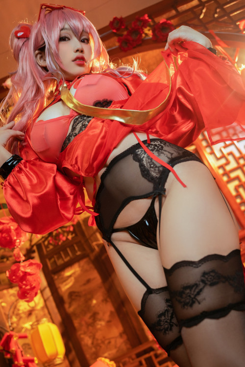 Read more about the article Cosplay 七七娜娜子 布莱默顿新春旗袍 Set.01