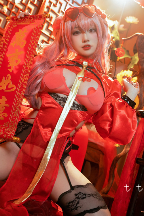 Read more about the article Cosplay 七七娜娜子 布莱默顿新春旗袍 Set.02