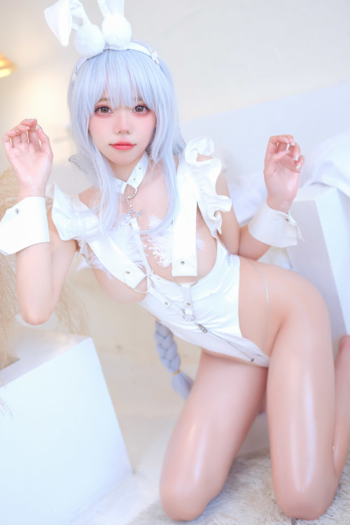 Read more about the article Cosplay 黏黏团子兔 恶毒兔女郎