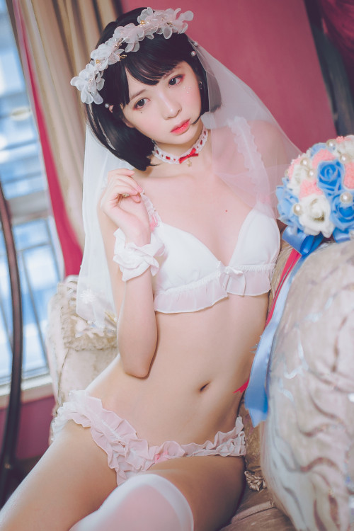 Read more about the article Cosplay 疯猫ss 梦中的婚礼