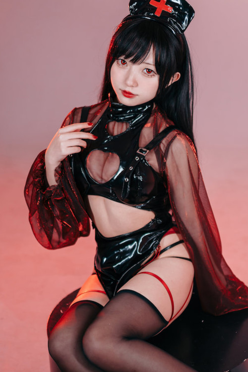 Read more about the article Cosplay 花铃 猩红护士 Set.02