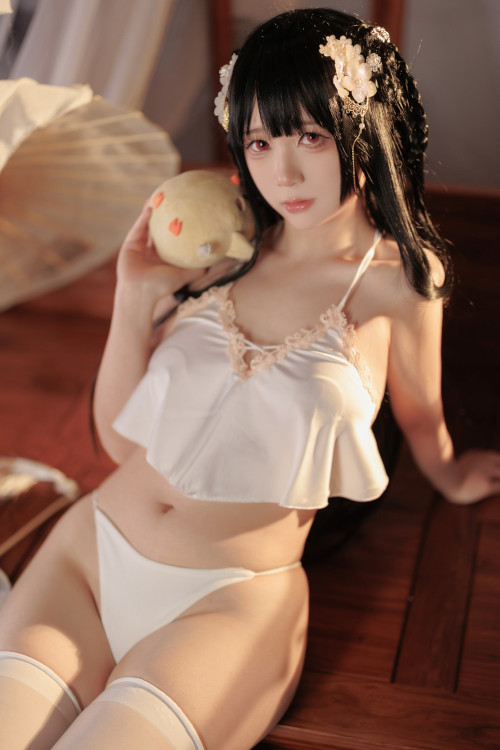 Read more about the article Cosplay 樱落酱 逸仙 膏发凝脂