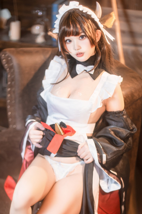 Read more about the article Cosplay 七七娜娜子 牛牛女仆