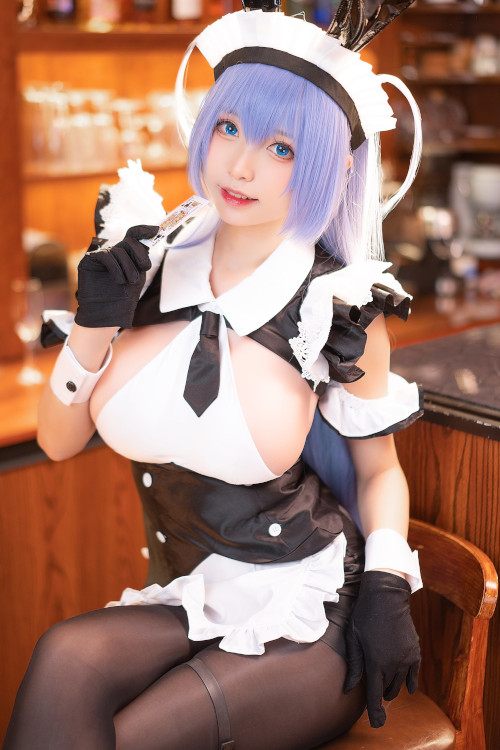 Read more about the article Cosplay 大大卷卷小卷 碧蓝航线 花园酒保