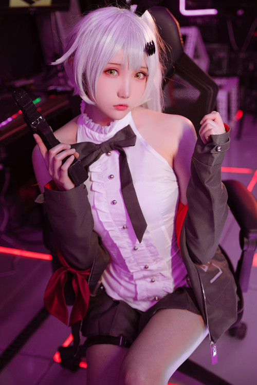 Read more about the article Cosplay 瓜希酱 少女前线 FN-57 Five-seveN