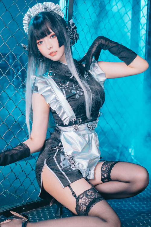 Read more about the article Cosplay ElyEE子 賽博女僕 Melanite黑榴石