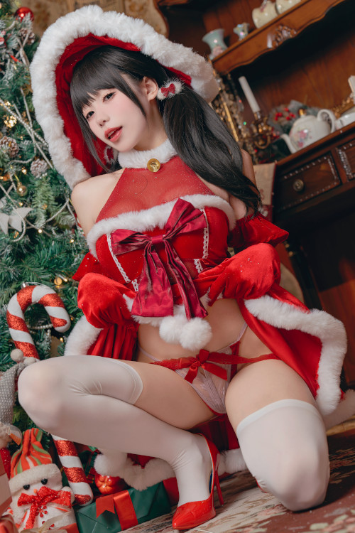 Read more about the article Cosplay 黏黏团子兔 魔女圣诞夜 Christmas Eve Set.01
