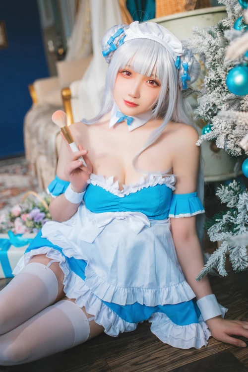 Read more about the article Cosplay 瓜希酱 碧蓝航线 小天鹅女仆