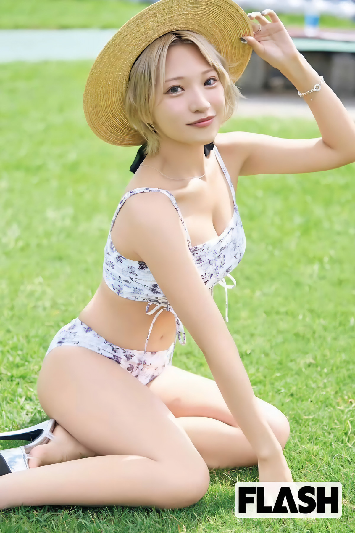 いま見るべきアイドル – 全員水着で!, FLASH 2025.05.06 (フラッシュ 2025年5月6日号)
