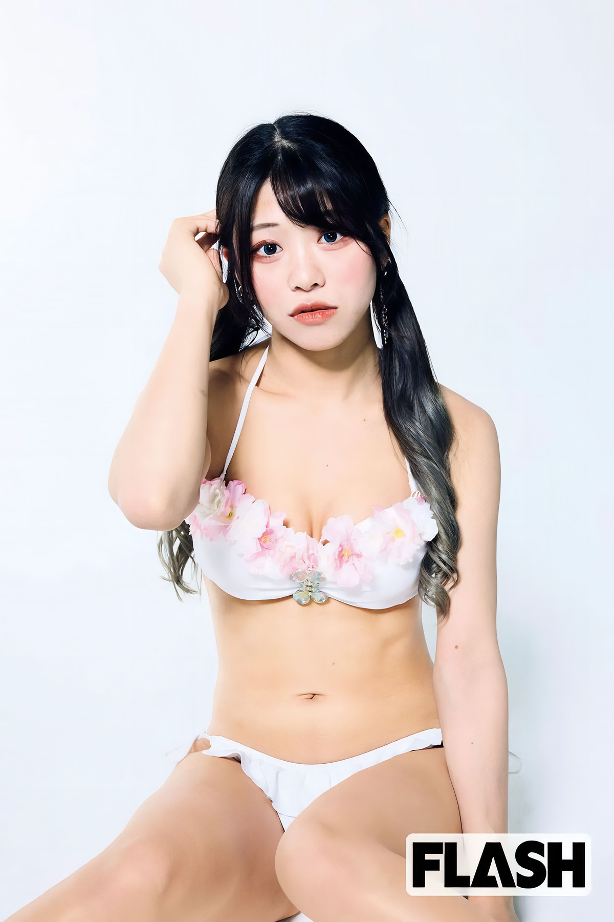 いま見るべきアイドル – 全員水着で!, FLASH 2025.05.06 (フラッシュ 2025年5月6日号)