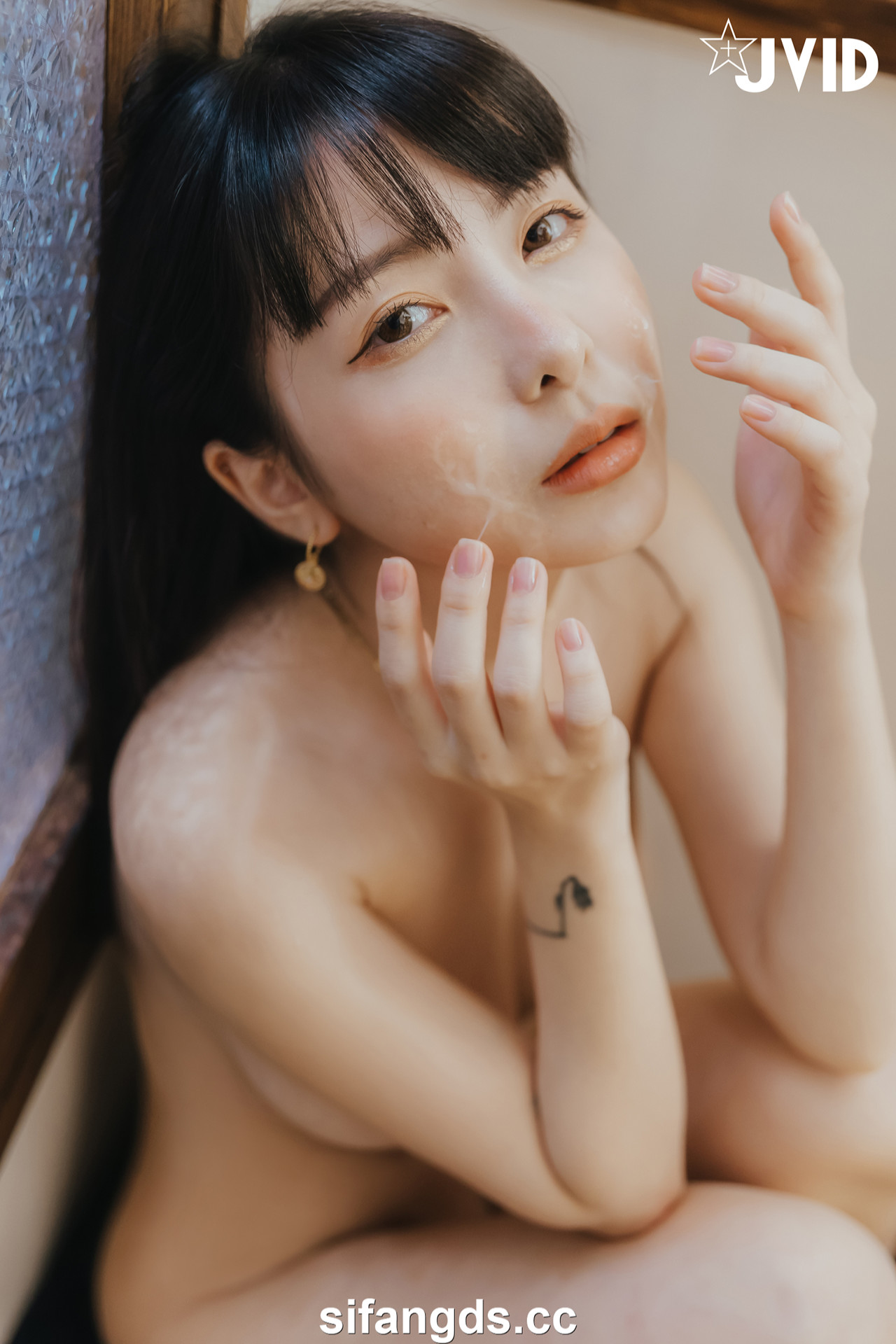JVID 月台尼Tiny – 🔞女大生交友不慎被學長們酒後亂性😖原本要慶祝Tiny拿到獎學金💰現在身上都是獎學……精🥛🔞 Set.03
